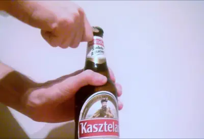 (4 Quick steps) how to open beer bottle with keys