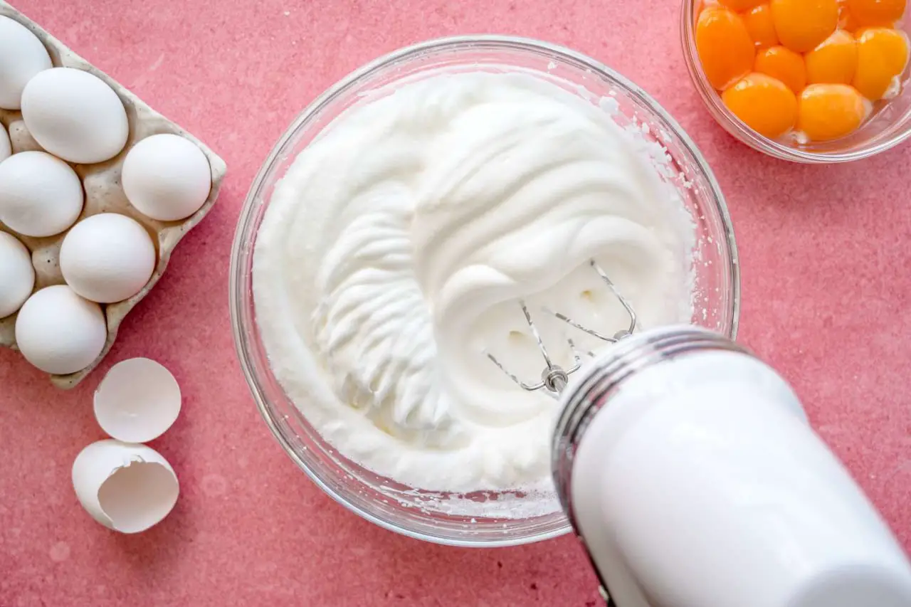 Can you whip egg whites in a blender?