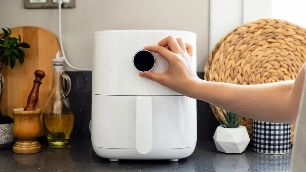 Air fryer won't turn on when plugged in: Steps