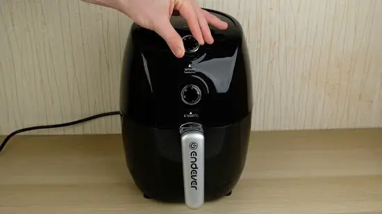 Air fryer won't turn on when plugged in