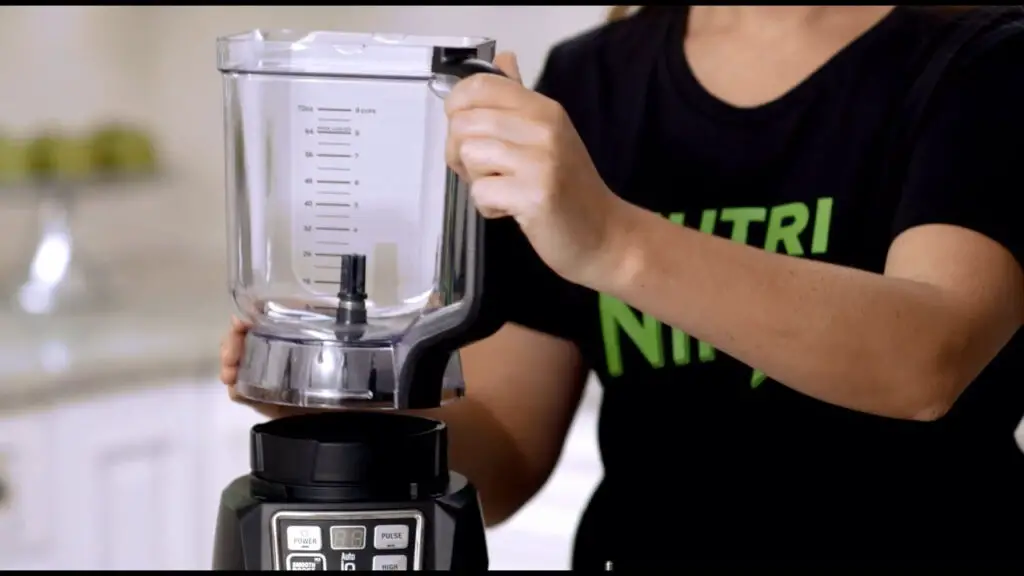 Why ninja blender blinking power light? 