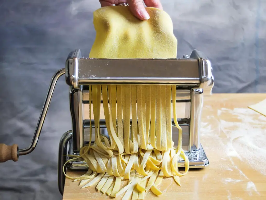 How to use pasta maker: Steps