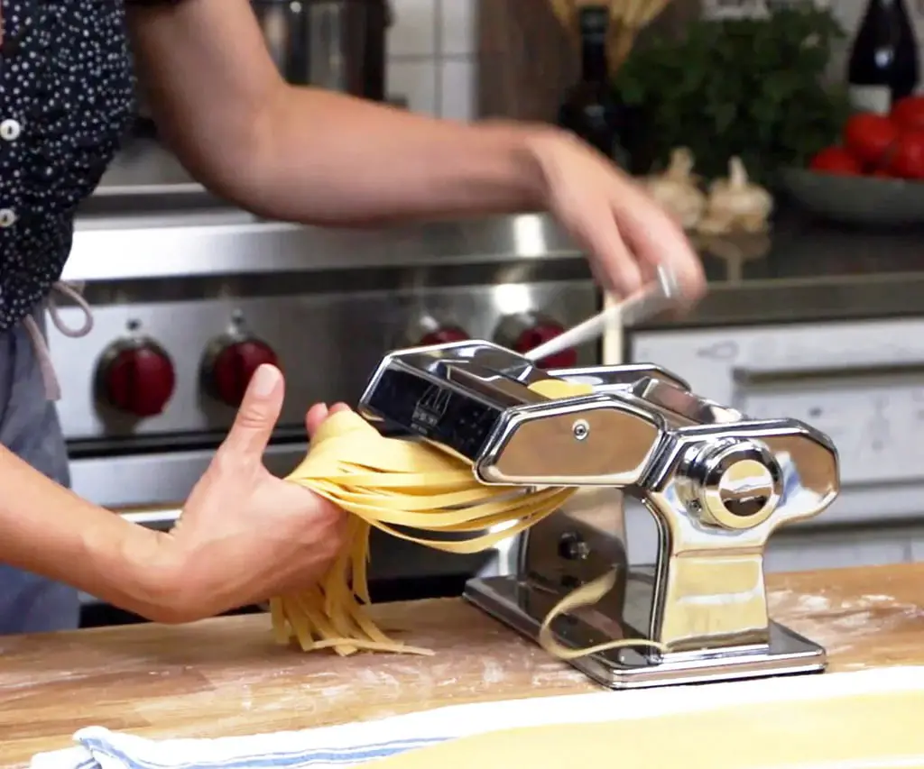 How to use pasta maker: Steps