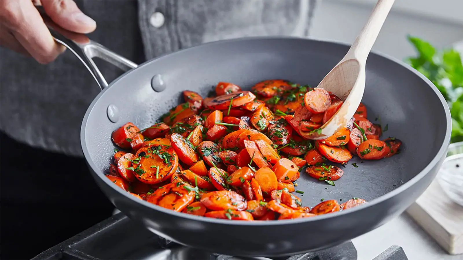How to tell if a pan is non-stick: let's figure it out
